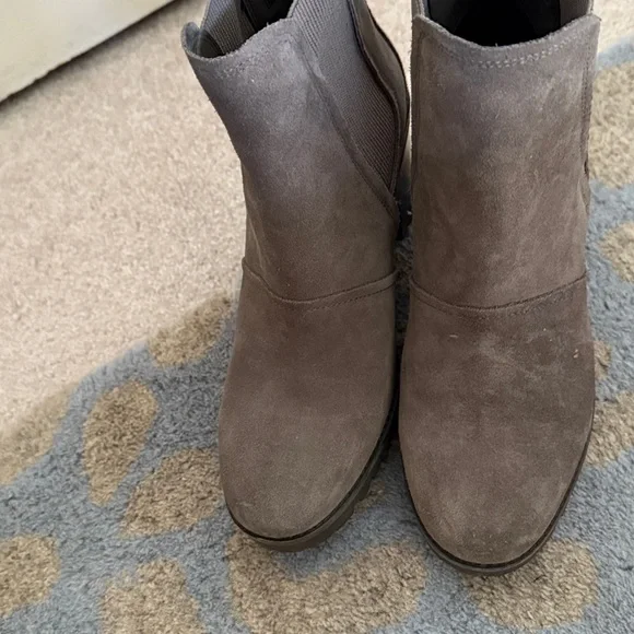 UGG Women's Ankle Boots - Taupe Suede - Picture 6 of 6